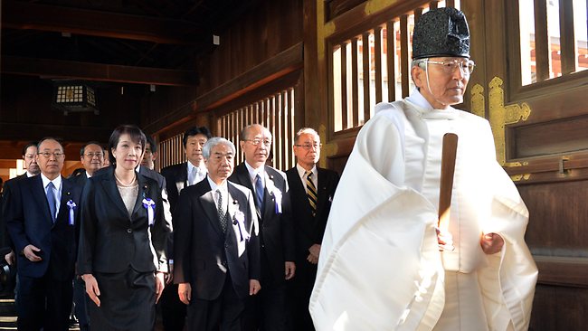 Cabinet members at Yasukuni